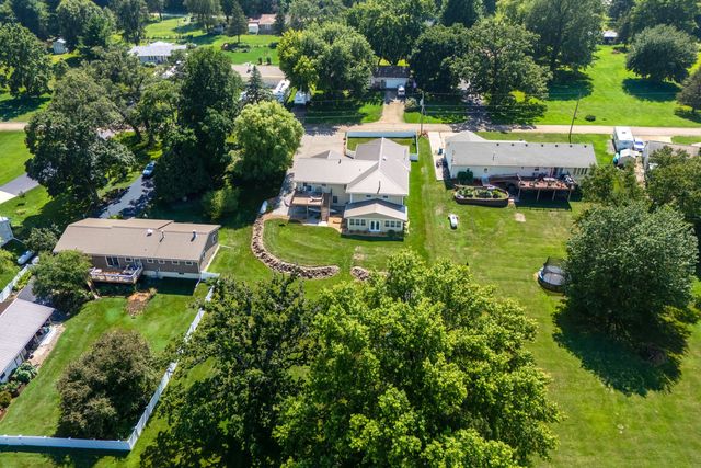 1825 Pineo Grove Lane, Princeton, IA 52768