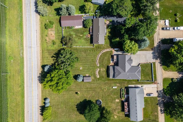 1825 Pineo Grove Lane, Princeton, IA 52768