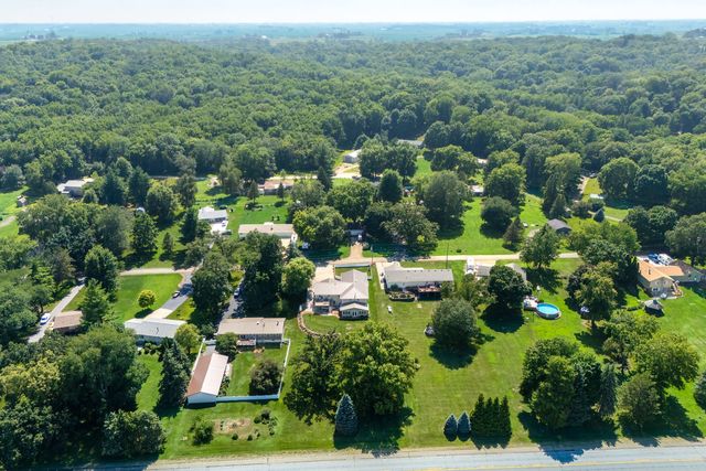 1825 Pineo Grove Lane, Princeton, IA 52768