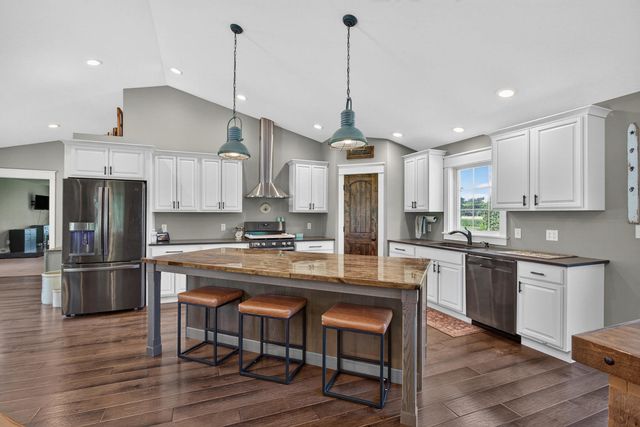 1825 Pineo Grove Lane, Princeton, IA 52768