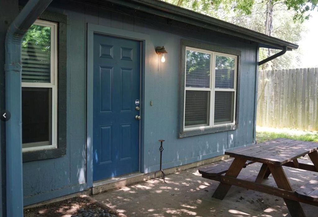 3321 Dolphin DR A, Austin, TX 78704