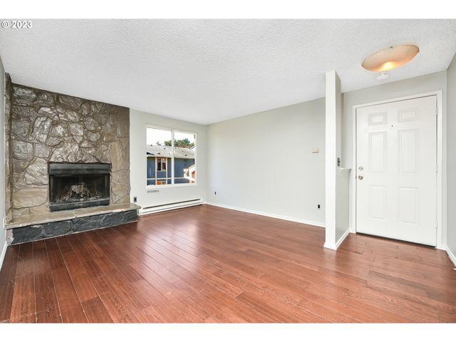 1470 Se WALNUT St 206, Hillsboro, OR 97123