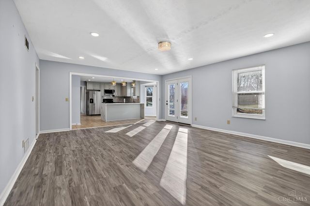 8335 Charming Manor, West Chester, OH 45069