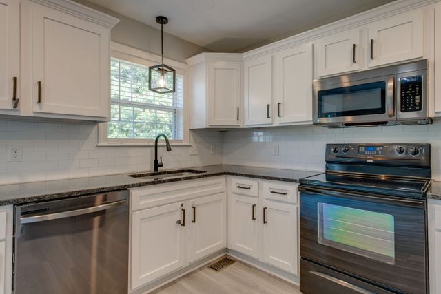 103 Hunterwood Ct, White House, TN 37188