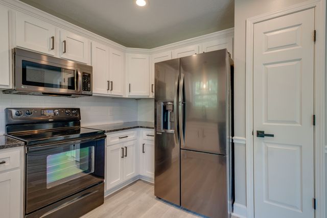 103 Hunterwood Ct, White House, TN 37188