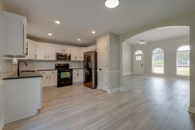 103 Hunterwood Ct, White House, TN 37188