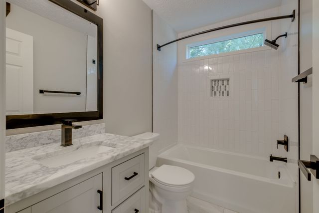 103 Hunterwood Ct, White House, TN 37188