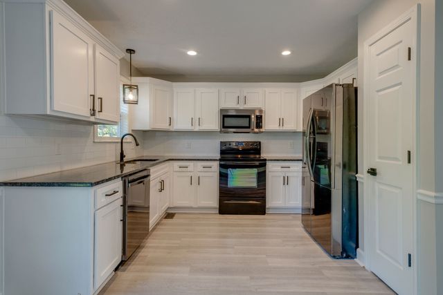 103 Hunterwood Ct, White House, TN 37188