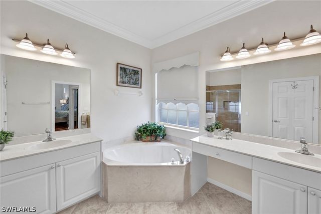 16208 Parque LN, Naples, FL 34110