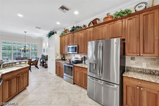 16208 Parque LN, Naples, FL 34110