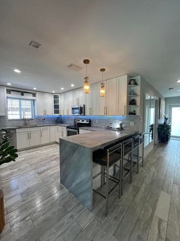 4321 NW 15th Avenue, Oakland Park, FL 33309