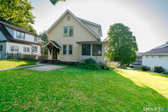 33 Collins Parkway, Meriden, CT 06450