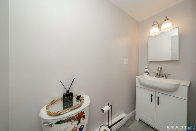 33 Collins Parkway, Meriden, CT 06450