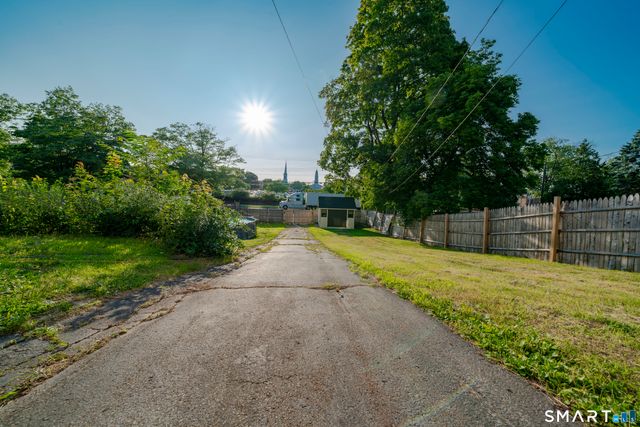 33 Collins Parkway, Meriden, CT 06450