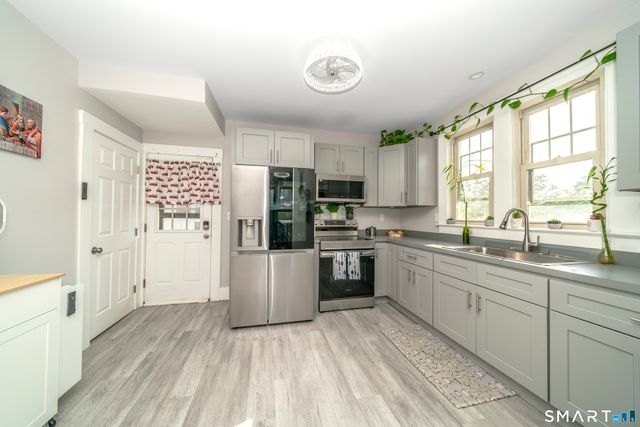 33 Collins Parkway, Meriden, CT 06450