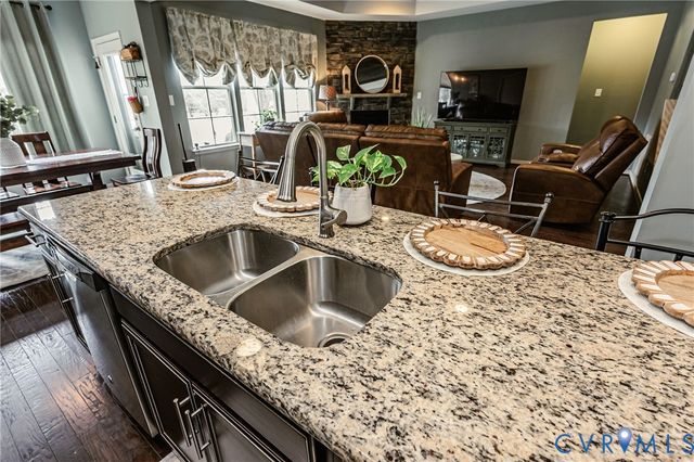 11900 James Overlook Ct, Chester, VA 23836