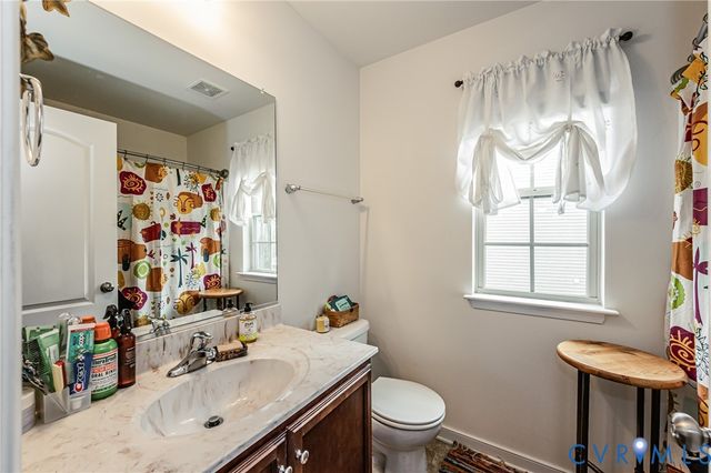 11900 James Overlook Ct, Chester, VA 23836