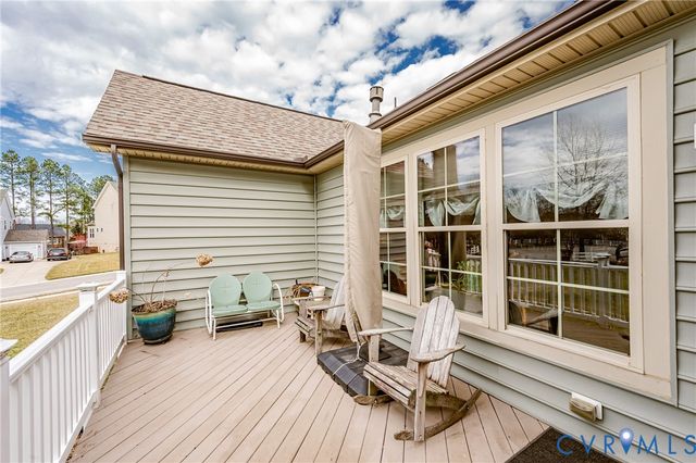 11900 James Overlook Ct, Chester, VA 23836