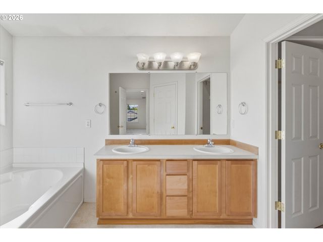 2001 Ne 84TH St, Vancouver, WA 98665