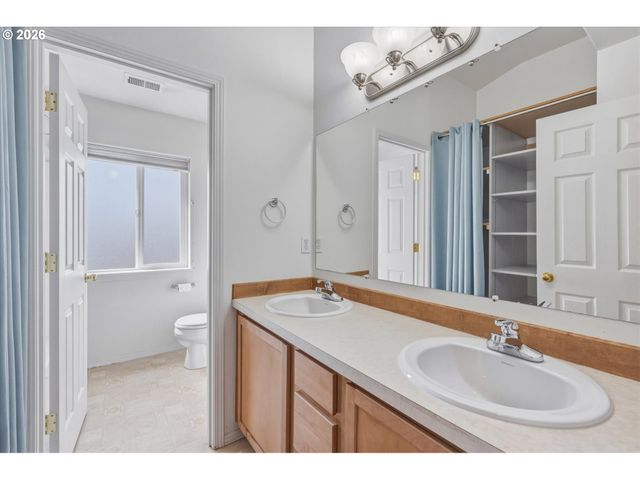 2001 Ne 84TH St, Vancouver, WA 98665