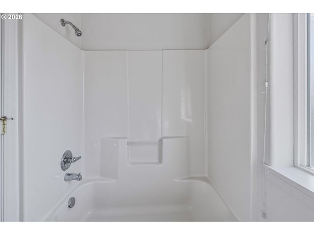 2001 Ne 84TH St, Vancouver, WA 98665