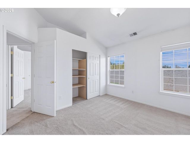 2001 Ne 84TH St, Vancouver, WA 98665