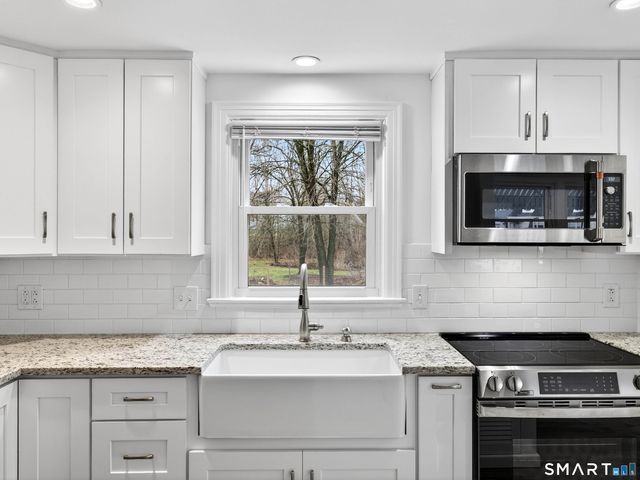 20 Edward Road, North Branford, CT 06471