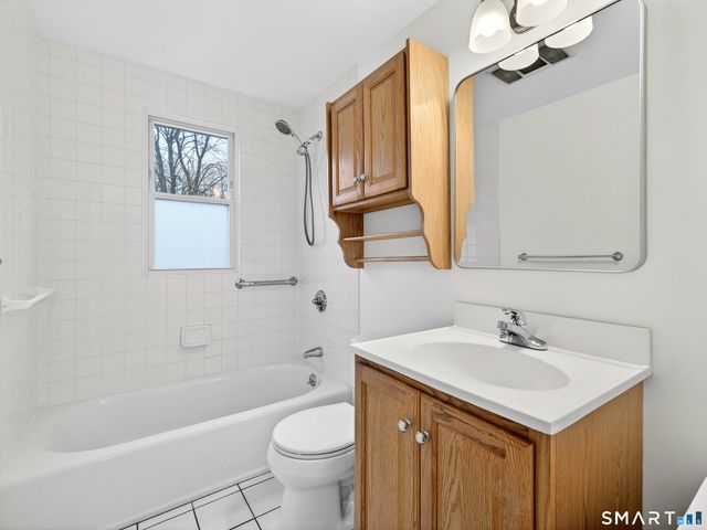 20 Edward Road, North Branford, CT 06471