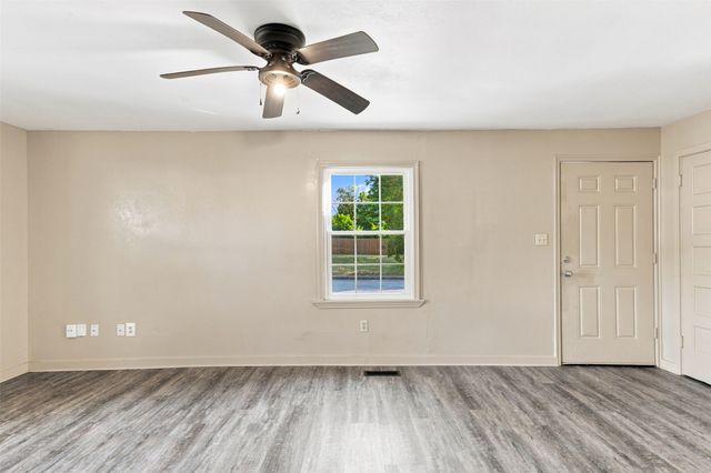 214 W 7th Street, Claremore, OK 74017