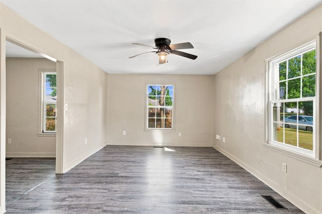 214 W 7th Street, Claremore, OK 74017
