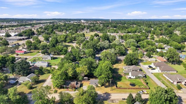 214 W 7th Street, Claremore, OK 74017