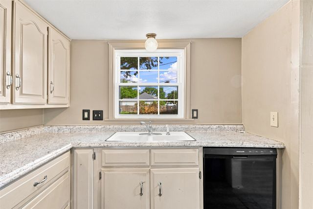 214 W 7th Street, Claremore, OK 74017