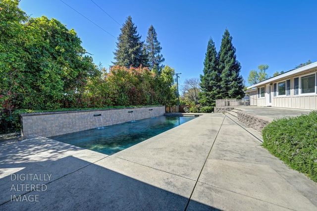 6730 Lakeview Dr, Carmichael, CA 95608