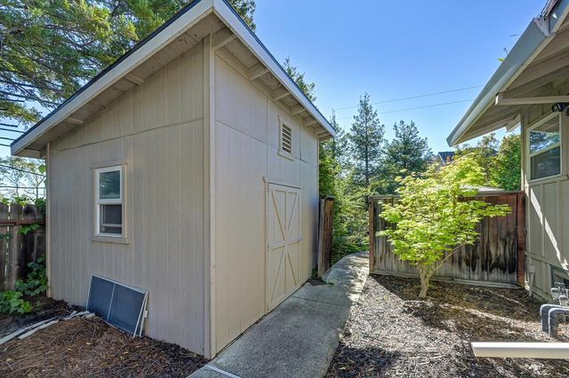 6730 Lakeview Dr, Carmichael, CA 95608