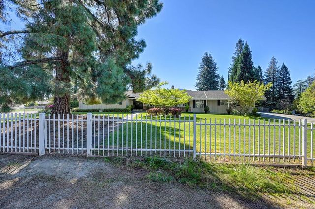 6730 Lakeview Dr, Carmichael, CA 95608