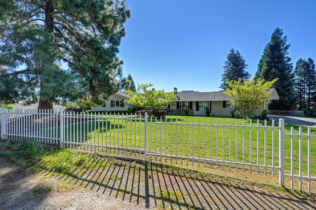 6730 Lakeview Dr, Carmichael, CA 95608