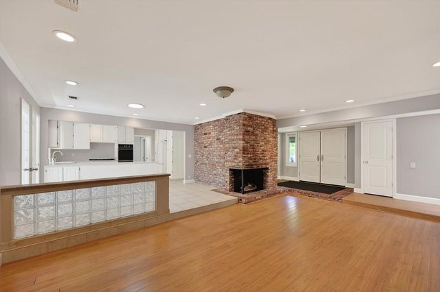 6730 Lakeview Dr, Carmichael, CA 95608