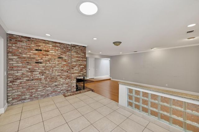 6730 Lakeview Dr, Carmichael, CA 95608