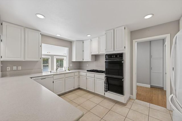 6730 Lakeview Dr, Carmichael, CA 95608