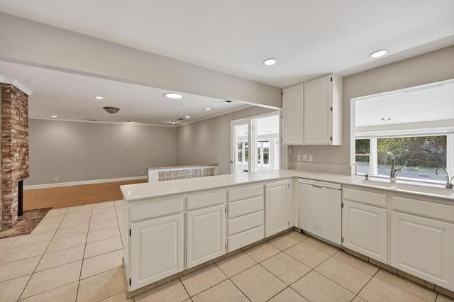 6730 Lakeview Dr, Carmichael, CA 95608