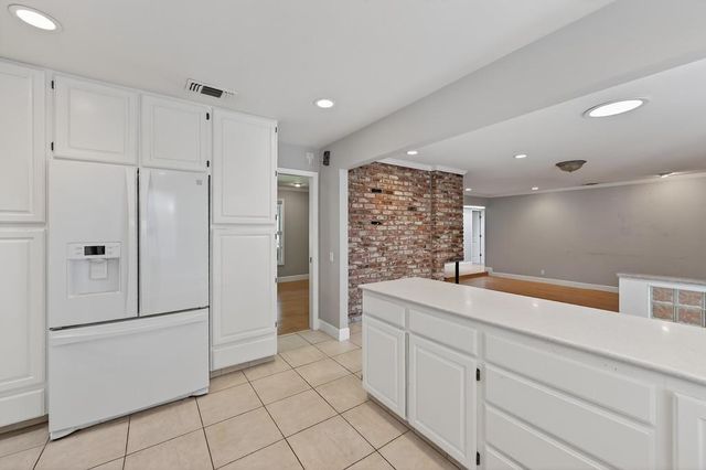 6730 Lakeview Dr, Carmichael, CA 95608