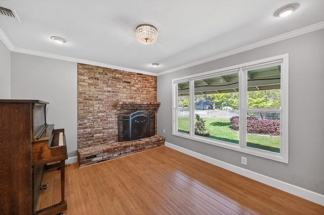 6730 Lakeview Dr, Carmichael, CA 95608