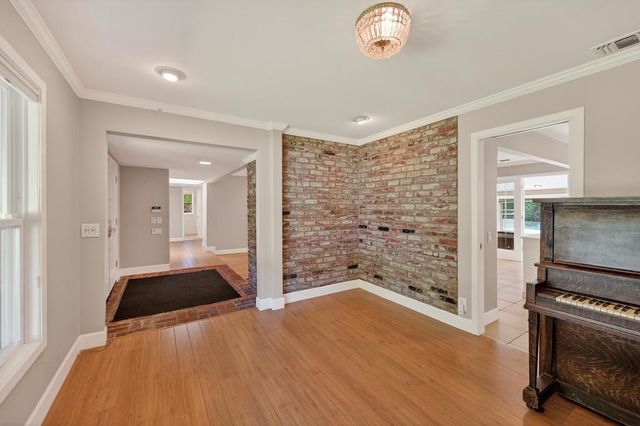 6730 Lakeview Dr, Carmichael, CA 95608