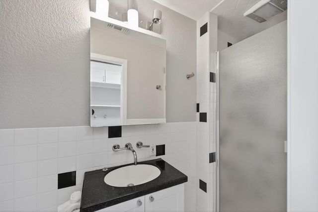 6730 Lakeview Dr, Carmichael, CA 95608