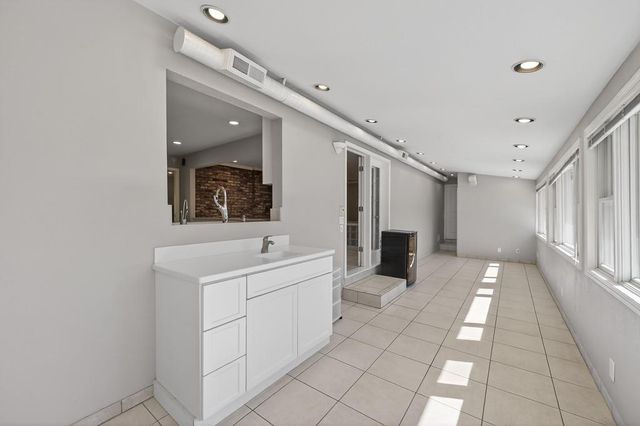 6730 Lakeview Dr, Carmichael, CA 95608