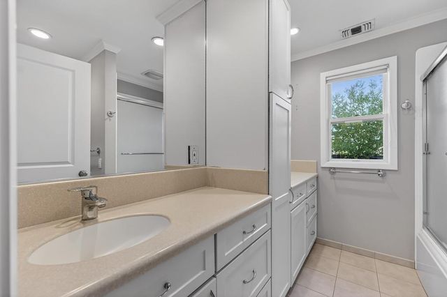 6730 Lakeview Dr, Carmichael, CA 95608