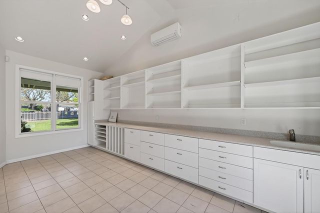 6730 Lakeview Dr, Carmichael, CA 95608