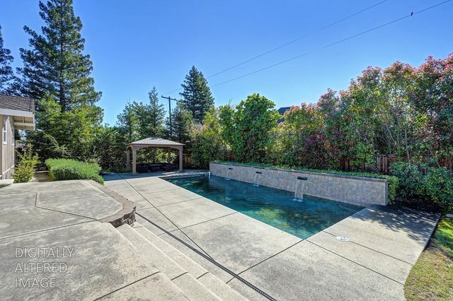 6730 Lakeview Dr, Carmichael, CA 95608