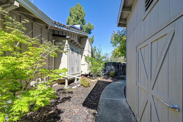 6730 Lakeview Dr, Carmichael, CA 95608