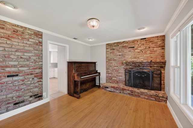 6730 Lakeview Dr, Carmichael, CA 95608